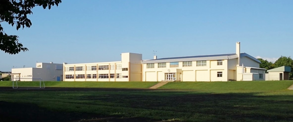 中学校　北広島市立広葉中学校（中学校）まで912m