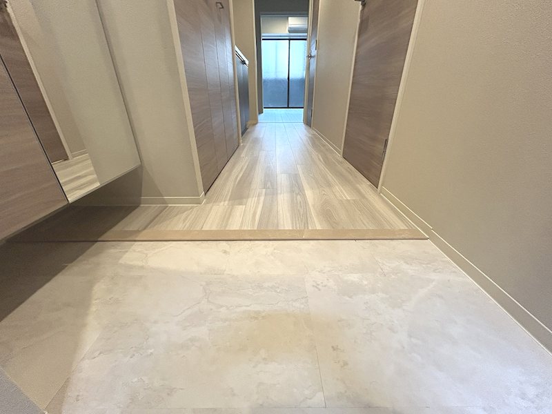 玄関　同物件別部屋