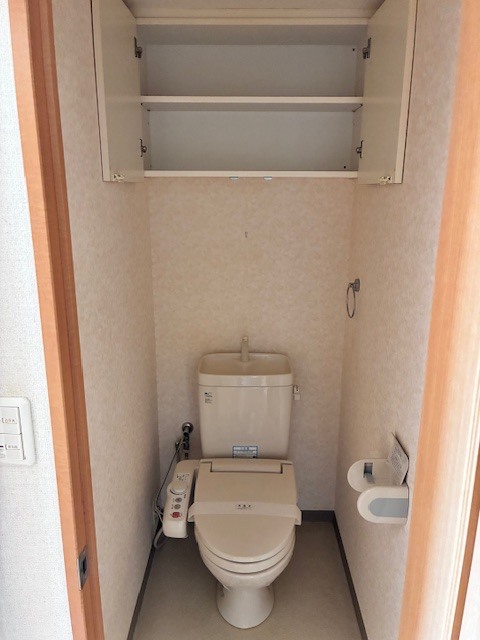 トイレ　温水洗浄便座付き