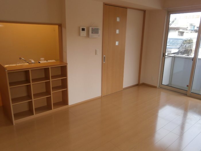 居室・リビング　同建物別室画像です。