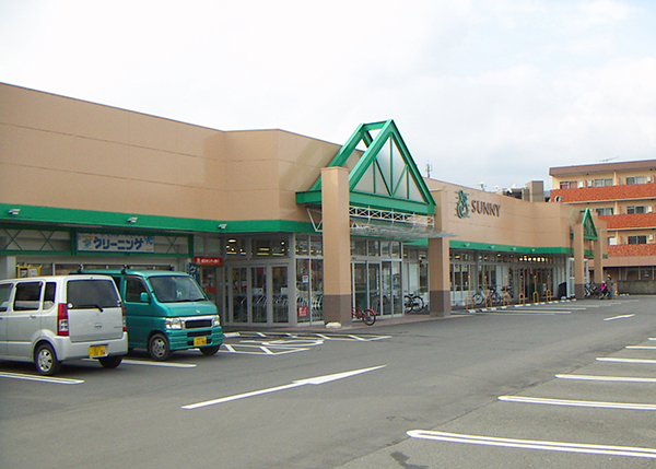スーパー　サニー有田店（スーパー）まで738m