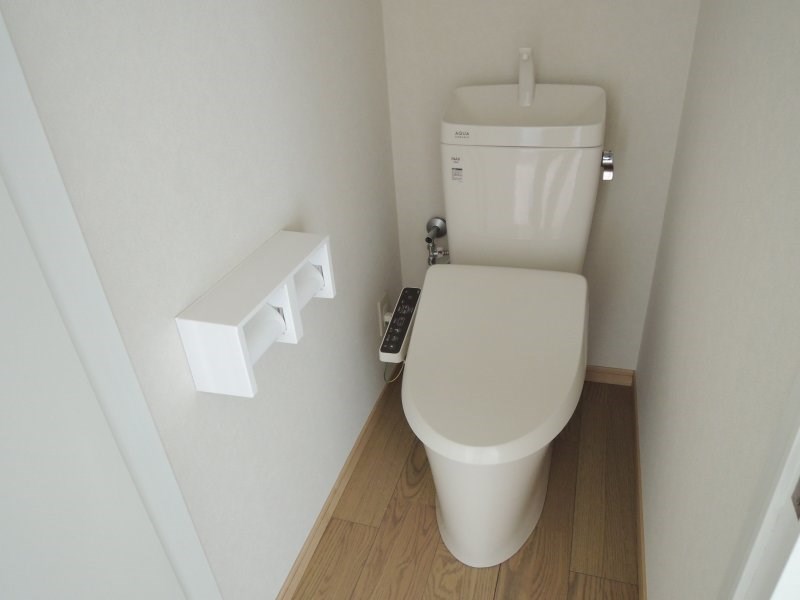 トイレ　トイレには快適な温水洗浄便座付