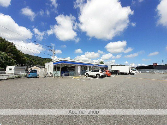 コンビニ　ローソン南国岡豊小蓮店（コンビニ）まで647m