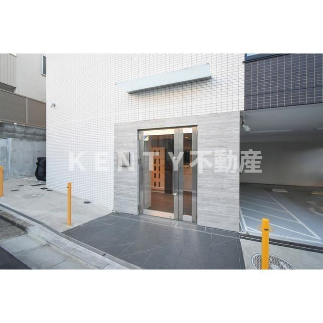 エントランス　落ち着いたエントランスです