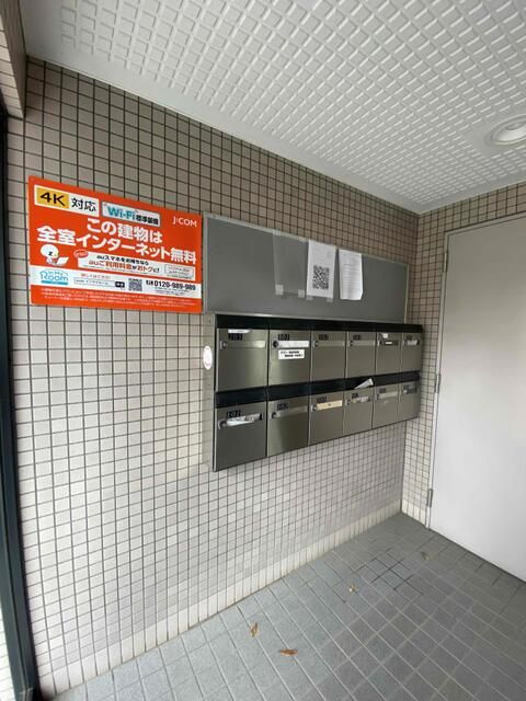 エントランス　落ち着いたエントランスです