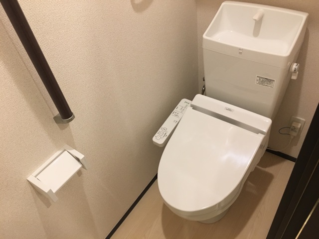 トイレ　温水洗浄便座