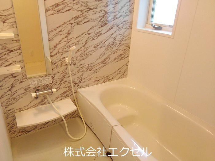 バス・シャワールーム　浴室乾燥機付きです。