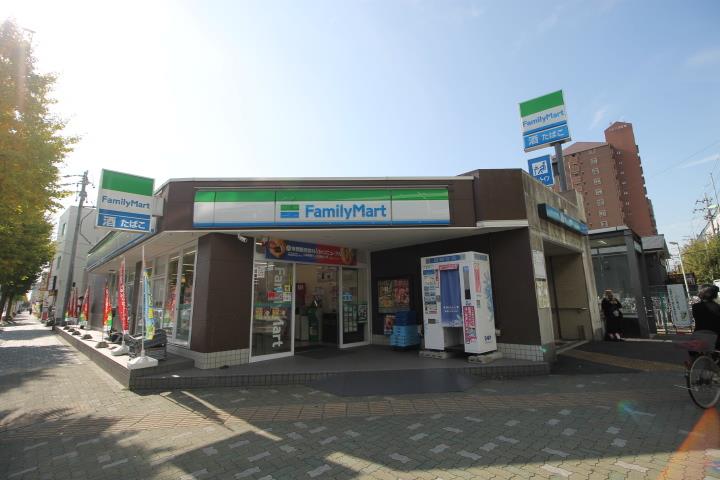 コンビニ　ファミリーマート岩塚駅前店（コンビニ）まで242m