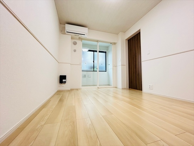 居室・リビング　同タイプのお部屋の内装写真転載
