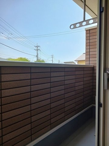 バルコニー　暖かな日差しのふりそそぐバルコニー