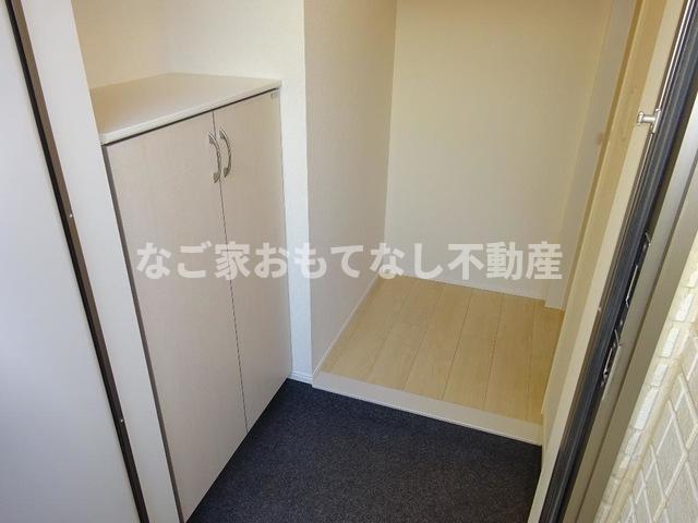 玄関　※写真は別号室