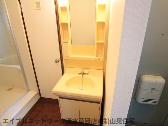 洗面設備　スペースが確保できる洗面所です
