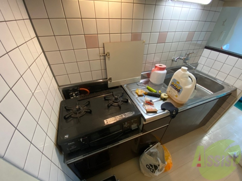 キッチン　調理スペースも広々しておりお料理しやすそうです！