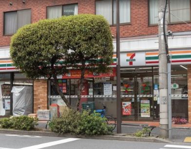 コンビニ　セブンイレブン牛込北町店（コンビニ）まで413m