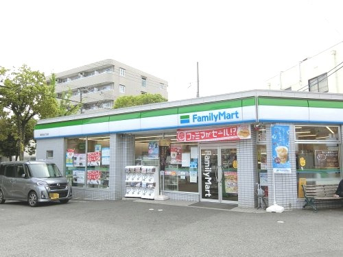 コンビニ　ファミリーマート 南吹田五丁目店（コンビニ）まで384m