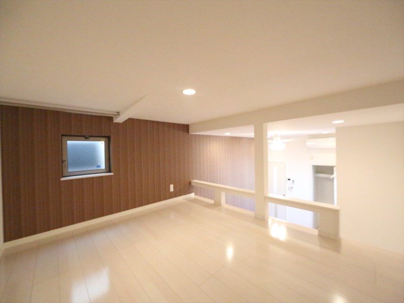 その他部屋・スペース　上階ロフト5.4帖（収納としてもお部屋としても使えます）