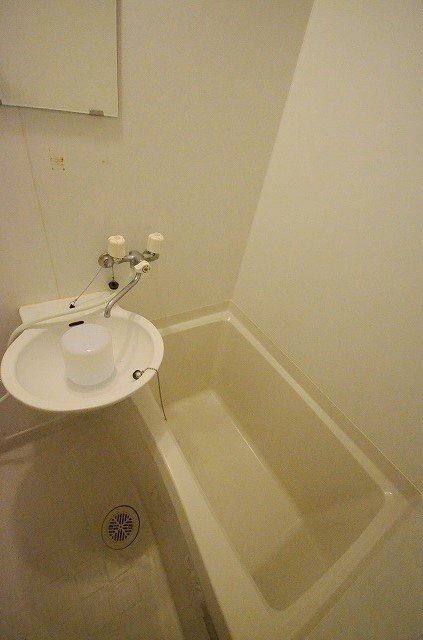 洗面設備　同物件別号室のものです。