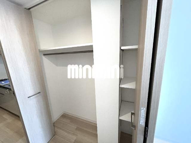 収納　写真は別の部屋のものです。
