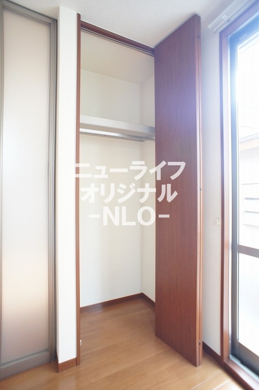 収納　5.3帖洋室収納☆丈の長いお洋服も掛けて収納できます☆