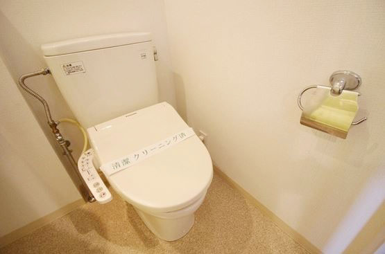トイレ　★トイレ内の収納豊富です