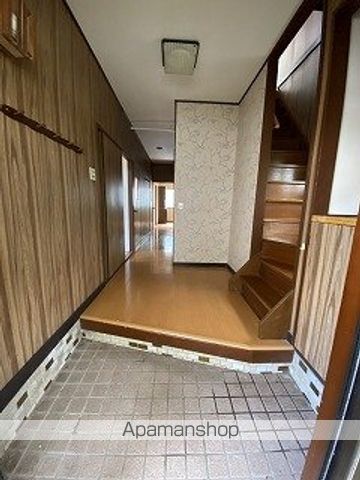 蓬莱町貸家の玄関写真