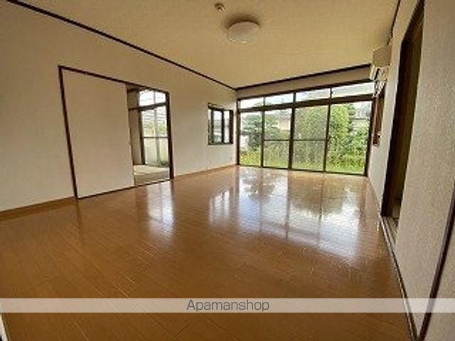 蓬莱町貸家の居間写真