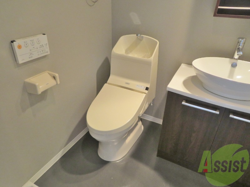 トイレ　トイレはウォシュレット付きです。シャワートイレは嬉しいですね