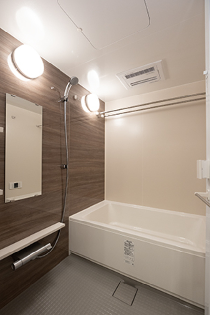 バス・シャワールーム　※写真は同タイプ住戸です。