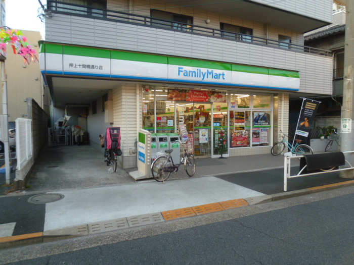 コンビニ　ファミリーマート（コンビニ）まで588m