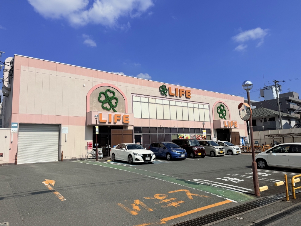 スーパー　ライフ西京極店（スーパー）まで184m