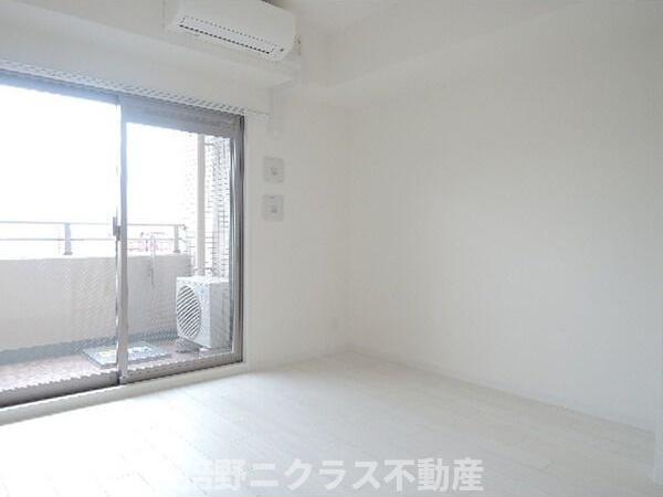居室・リビング　内装は別部屋の参考写真です。