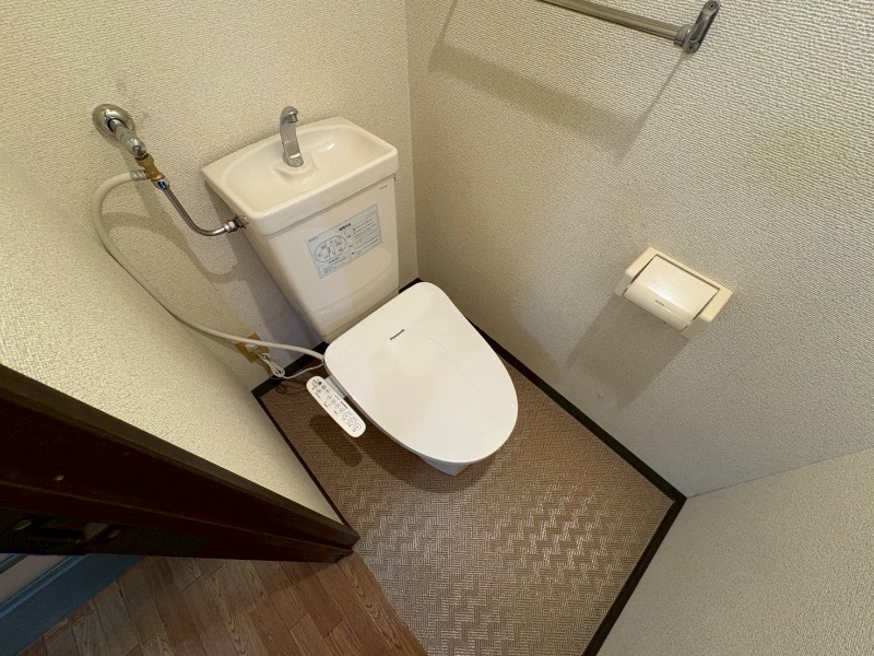 トイレ　こちらはトイレです。清潔感があり、安心して使用できます。