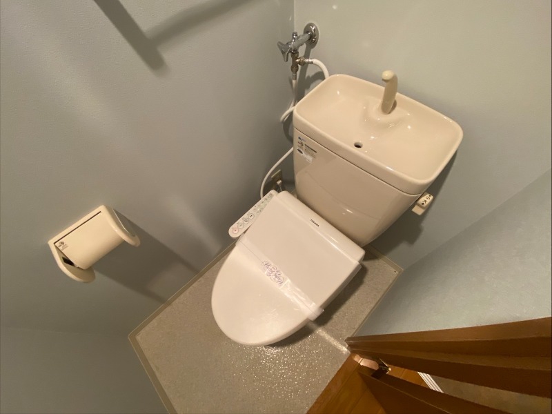トイレ　シャワートイレになっているので快適です！