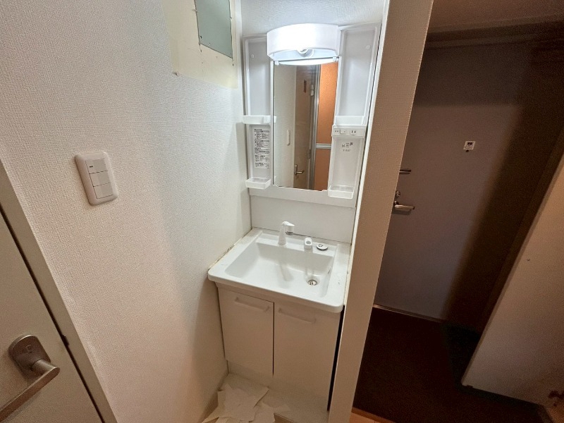 洗面設備　こちらに洗面台があります。朝の洗顔はこちらで。