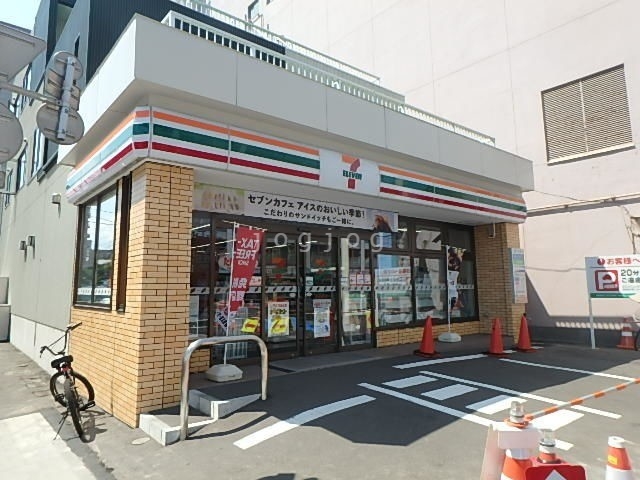 コンビニ　セブンイレブン札幌南4条西7丁目店（コンビニ）まで161m