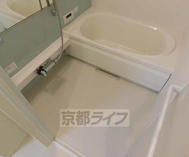 バス・シャワールーム　パステルカラーのバスルームです。