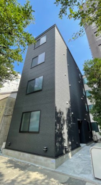 建物外観　４階建ての賃貸マンション