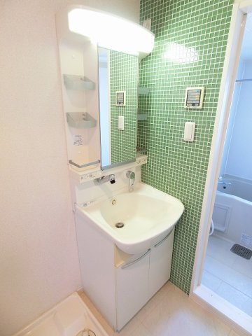 洗面設備　洗髪洗面化粧台で忙しい朝にも寝癖の付いた頭にも優しい☆お化粧