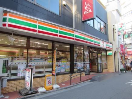 コンビニ　セブン-イレブン川口駅北店（コンビニ）まで550m