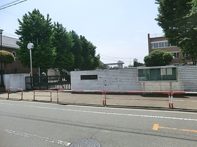 中学校　国立埼玉大学教育学部附属中学校（中学校）まで405m
