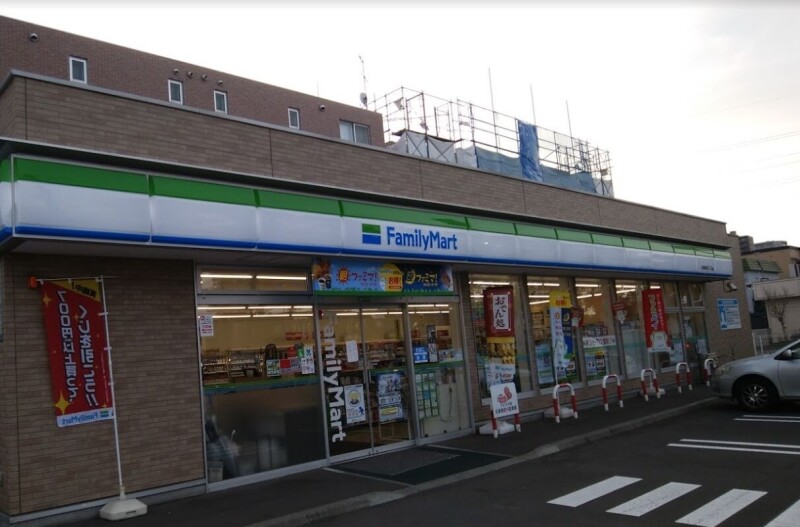 コンビニ　ファミリーマート札幌南郷15丁目店（コンビニ）まで312m