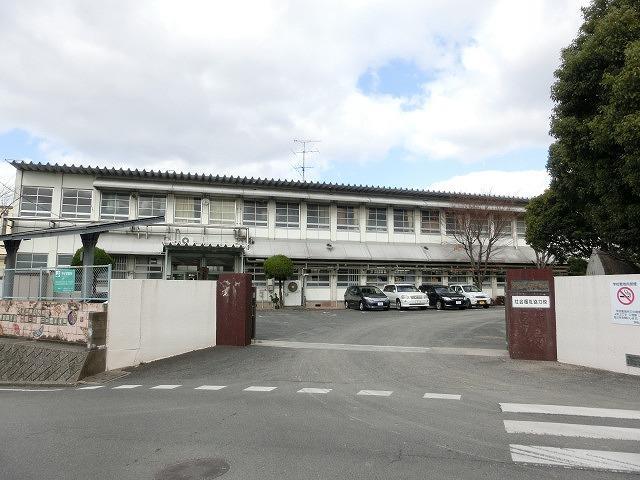 中学校　上津役中学校（中学校）まで1243m