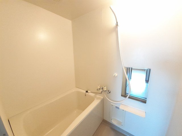 バス・シャワールーム　落ち着いた空間のお風呂です
