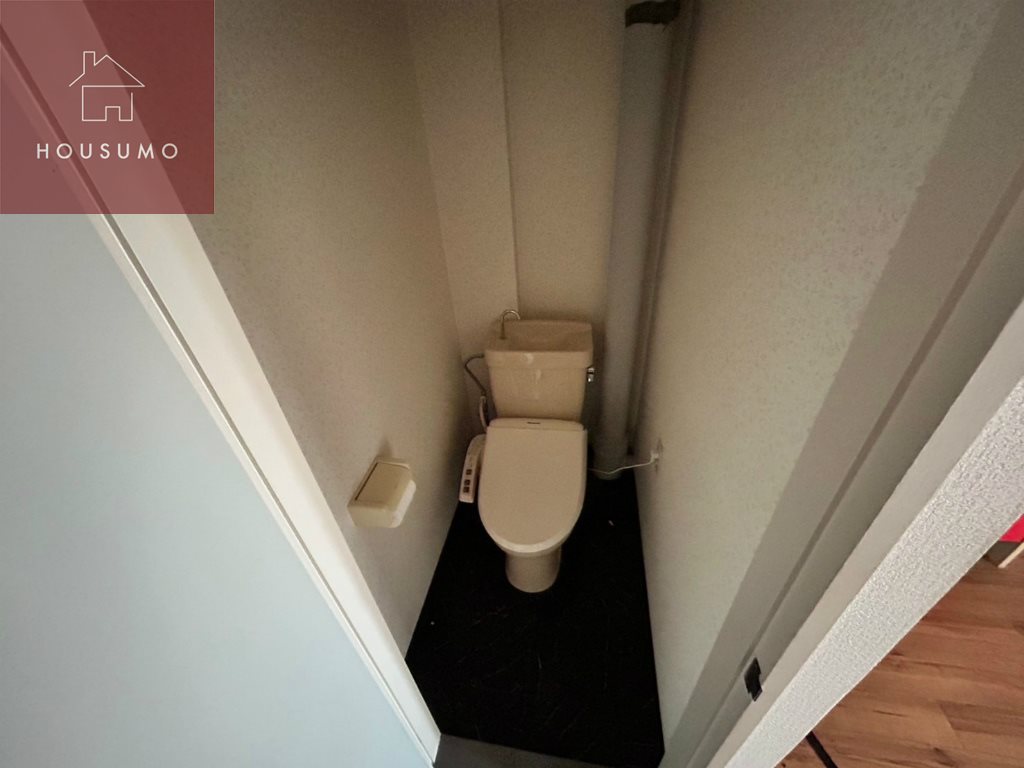 トイレ　落ち着いた色調のトイレです