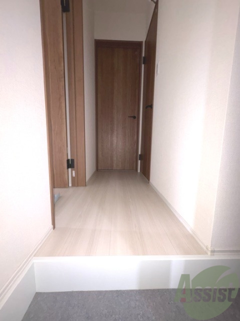 玄関　玄関は、段差があまりないので出入りが楽そうです。