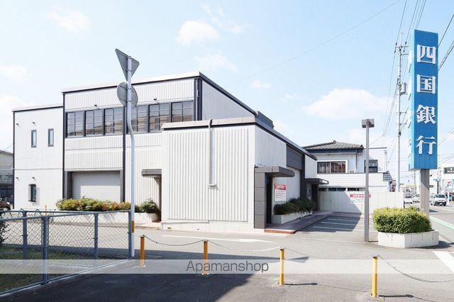 銀行　四国銀行国府支店（銀行）まで87m