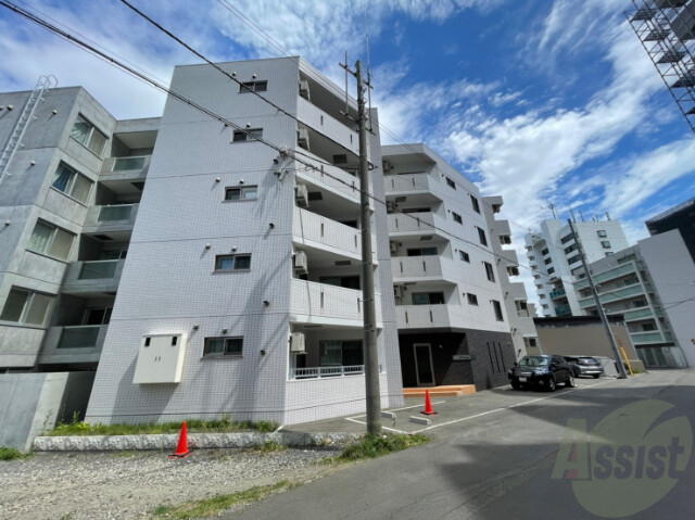 建物外観　札幌市東区北７条東「ＣＲＥＤＩＢＬＥ」