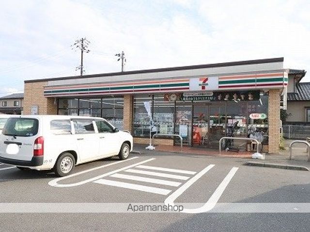 コンビニ　セブンイレブン（コンビニ）まで810m