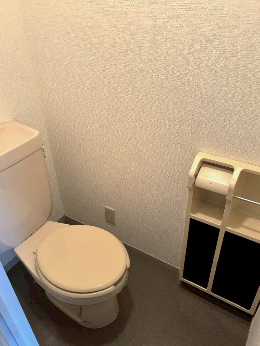 トイレ　※別住戸の参考写真となります
