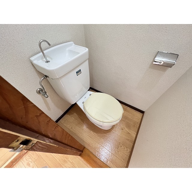 ＪＲ中央線 高円寺駅 徒歩16分 2階建 築47年のトイレ写真